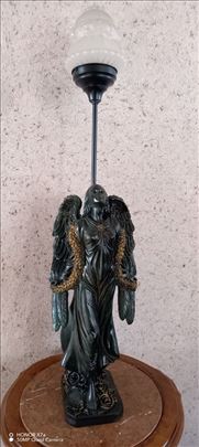 Stara stilska stona lampa