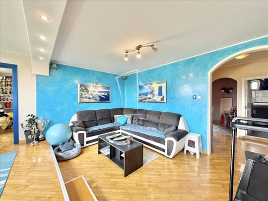 Uknjižen, mereno 140 m2, odličnog rasporeda ID#112