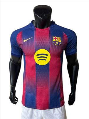 Barcelona 2025/2026 domaći dres
