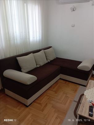 Dobro ocuvana ugaona garnitura