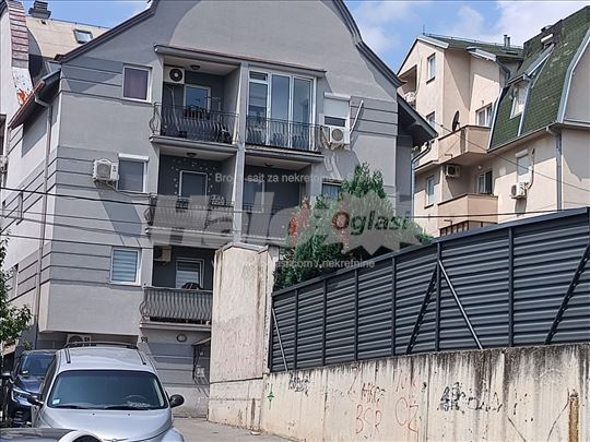 Garsonjera,Petlovo brdo