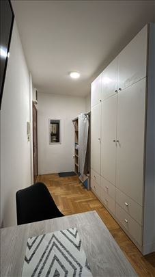 Jednosoban namešten stan Sajam 270e