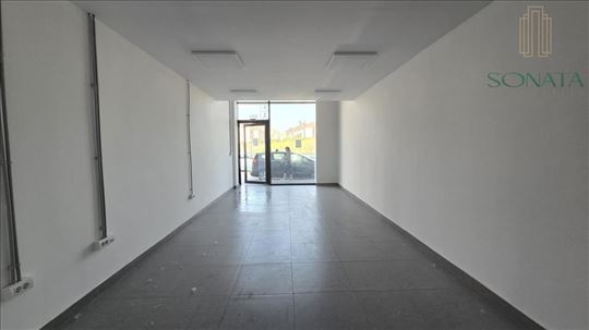 Lokal od 40m2+30m2 galerije, novi kineski tržni ce