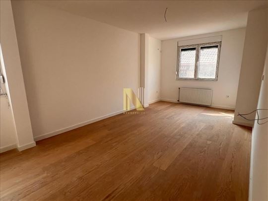 Novogradnja 2.5 stan u porodičnom kraju