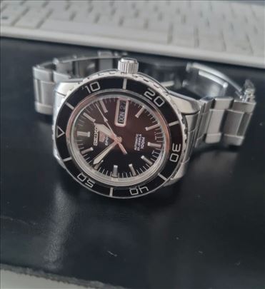 Seiko 7S36-04N0 5 Sport (SNZH55K1)