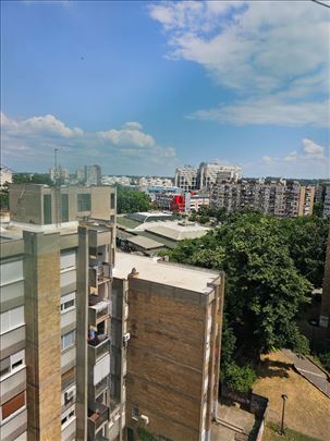 Trosoban stan kod Velveta na Grbavici