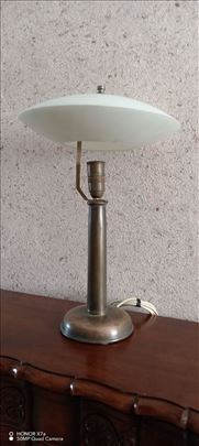 Vinteg lampa u očuvanom i ispravnom stanju 