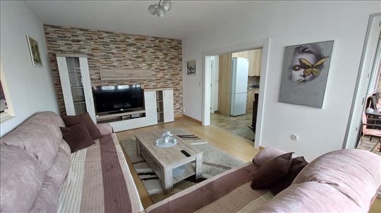 Blok 70, 67m2 (lođa), renoviran, lux
