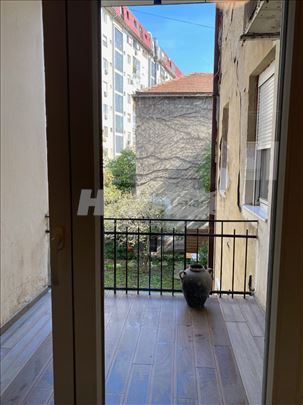 Đeram, osunčnan salonac, terasa, dvorište, 1.sprat