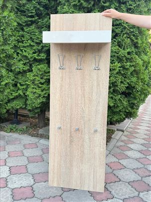 Drveni zidni čiviluk