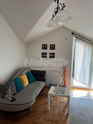 Izdajem lux opremljen stan u centru Vranja