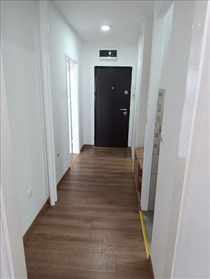 Manji dvosoban, komplet renoviran stan, Vidikovac