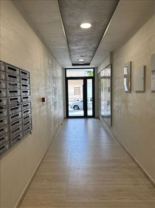 Pancevo, 3.5 , 78m2-160000, uknjizen