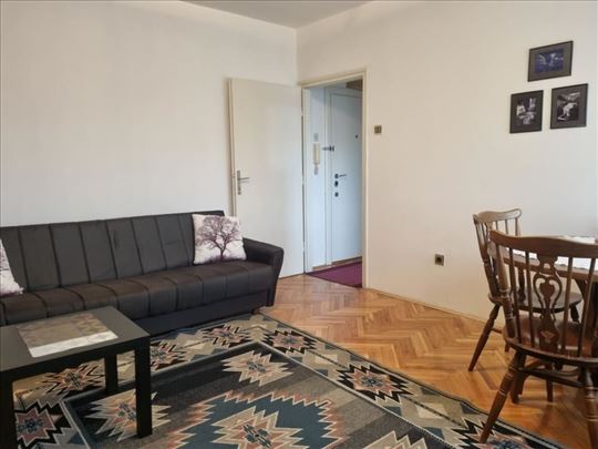 Pariske komune,35m2,renoviran,useljiv ID#18484