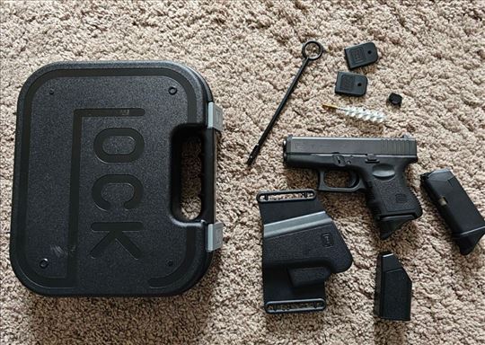 Pištolj Glock 27c (subkompakt model) sa dva šaržer