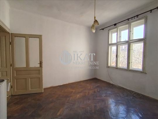 Savski venac, Resavska 99m2 salonac
