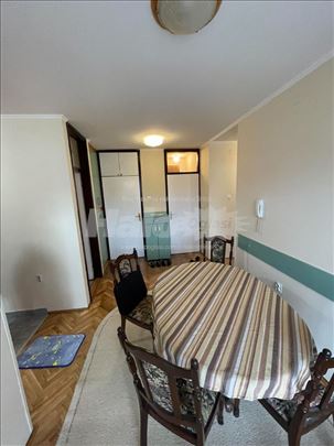 Stan za izdavanje • 2,5 sobe • 67m² • 300€
