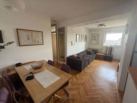 Blok 23 Odlican, namesten
