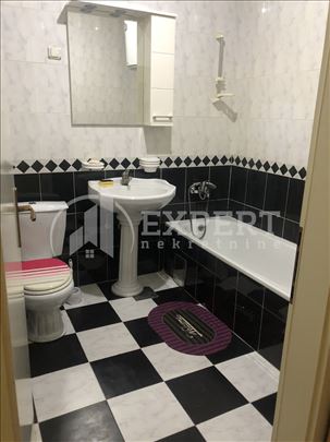 Izdaje se apartman u TPC-tru Gorča !!!