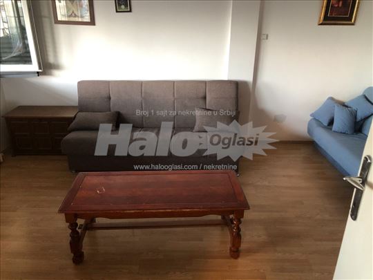 Izdajem namešten stan kod fontane