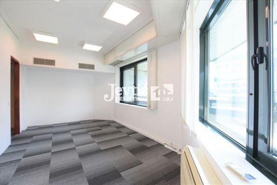 Kancelarije u poslovnoj zgradi na Novom Beogradu
