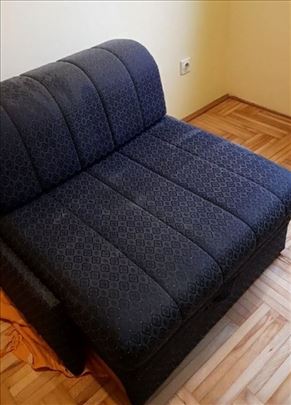 Mala fotelja na razvlacenje / radni sto 