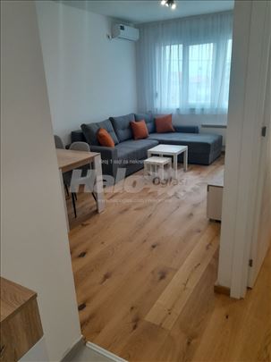NOV lux stan na Ledinama Novi Beograd