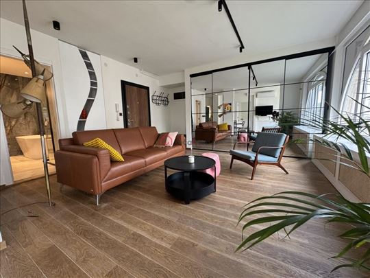 Unpack: new, chic & vintage style. Best location!