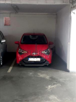 Vračar, garažno mesto u zgradi