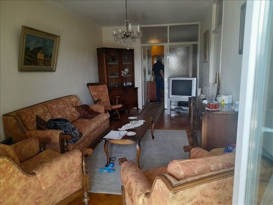 Bulevar kod hale Pionir, dvoiposoban