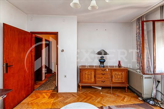 Dva stana u kući 180m2, Ratko Jović