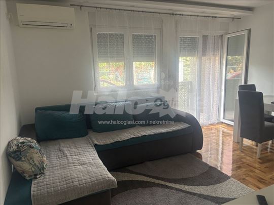 Izdajem 2.5 stan od 50m2 na Ledinama (Surčin)