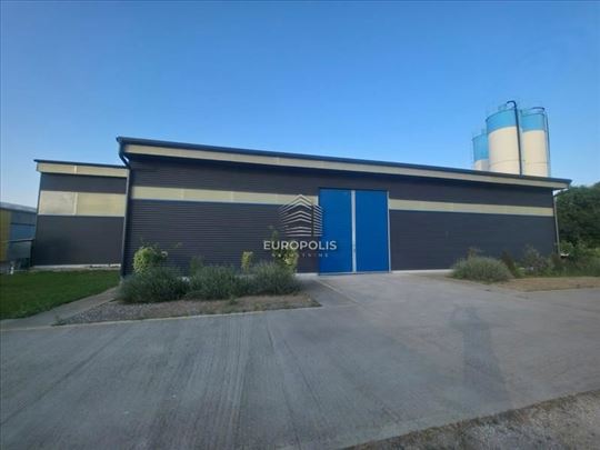 Izuzetna hala u Leštanima, šleperski prilaz, 500m2
