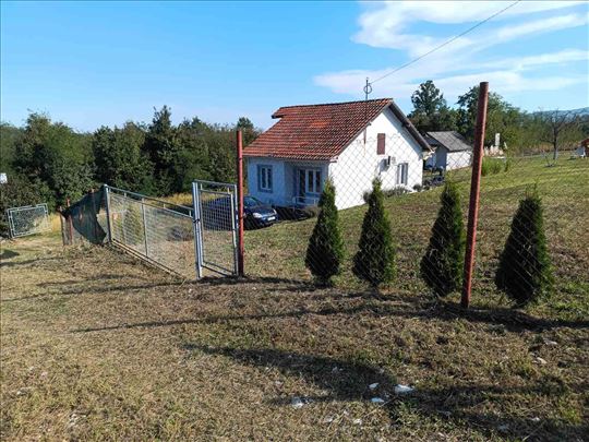 Kuća i voćnjak u selu Babe, Sopot, Kosmaj