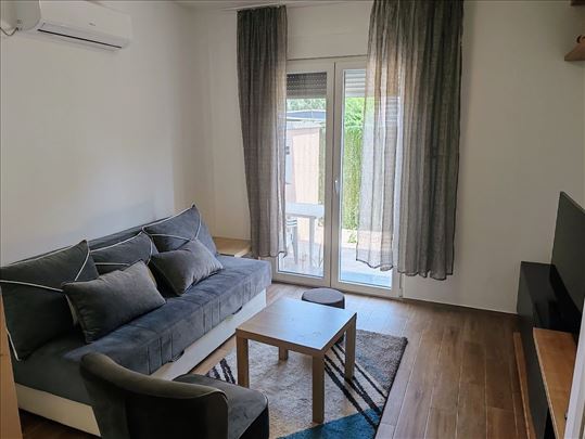 LEDINE 2-soban stan, bašta, rezervisan parking, 