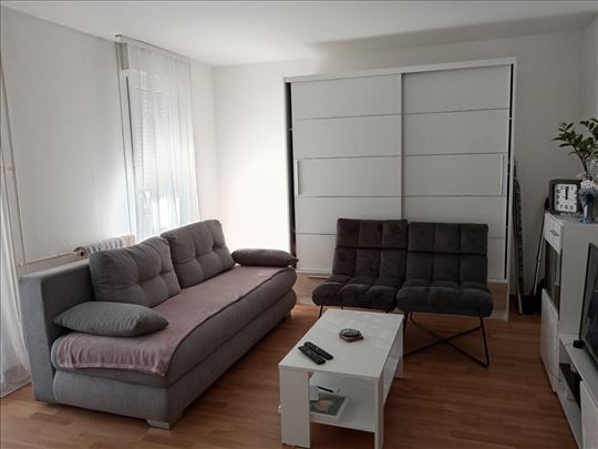 Na prodaju komforan dvosoban stan -52m2. Bistrica!