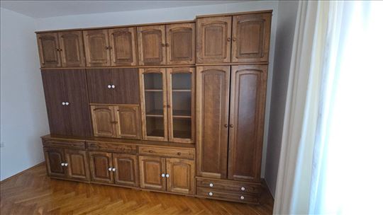 Regal od punog drveta 