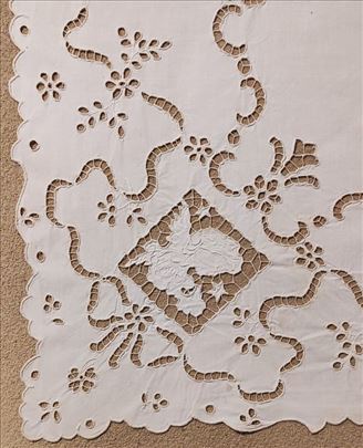Vintage prekrasan stolnjak beli vez 85 x 70 cm 