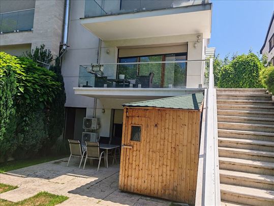 Dedinje lux 5-soban stan sa baštom i garažom 
