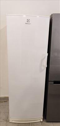 Frizider Electrolux 367 lit GARANCIJA 12 meseci