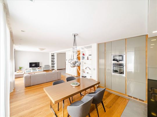 Izdajemo lux renoviran 3.5 stan, Molerova, 104m2