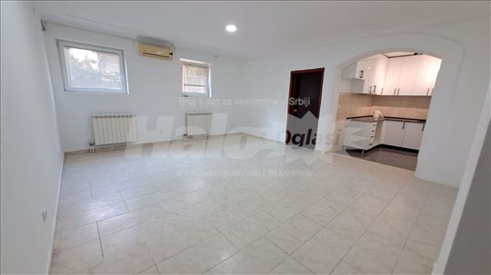 Prelep,renoviran,UKNJIŽEN dvosoban 52m2 stan!HITNO