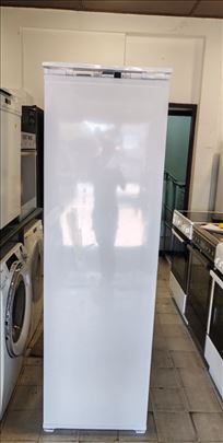 Ugradni frizider Grundig 309 litara garancija 12 m