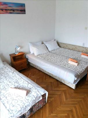 Herceg Novi od 1-15.7  slobododni apart, Topla