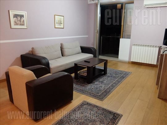ID#26037, Izdavanje, Stan, Hram svetog save, 52 m2