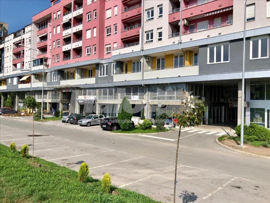 Izdajem stan u kompleksu Tamiš kapija pored reke
