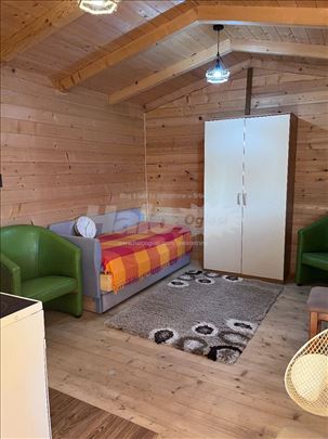 Izdavanje drvene kućice sa izolacijom