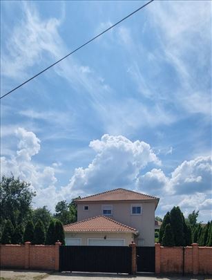 Luksuzna porodična kuća uz Dunav ! Beočin!