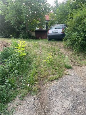 Manđelos, 17 ari, uknjižen plac sa  vikendicom 