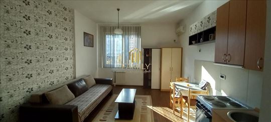 Odlična garsonjera 27m² na Bulevaru Evrope – odmah